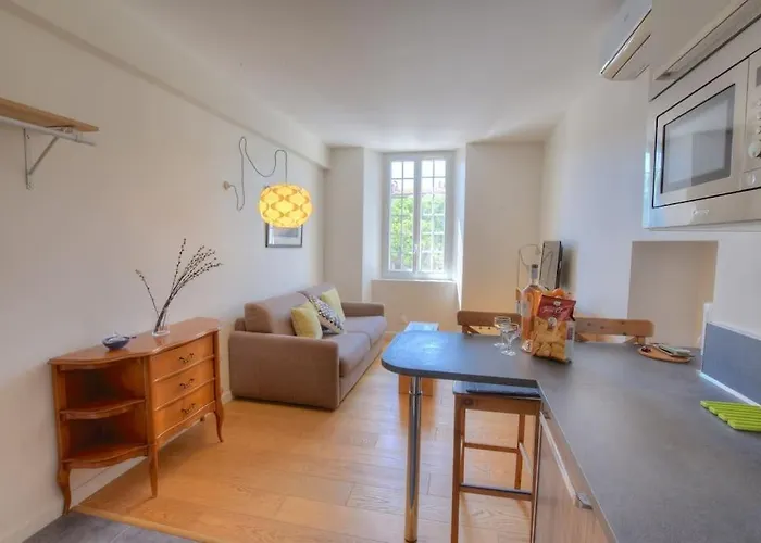 4 - Cosy Old * Antibes