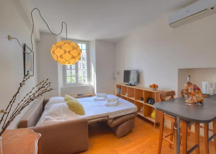 4 - Cosy Old * Antibes