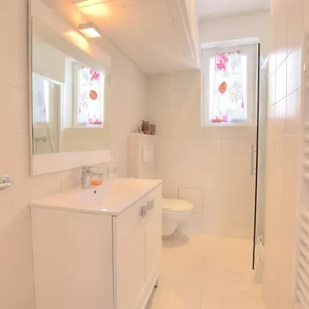 4 - Cosy Old Antibes