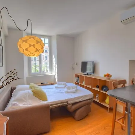 4 - Cosy Old * Antibes