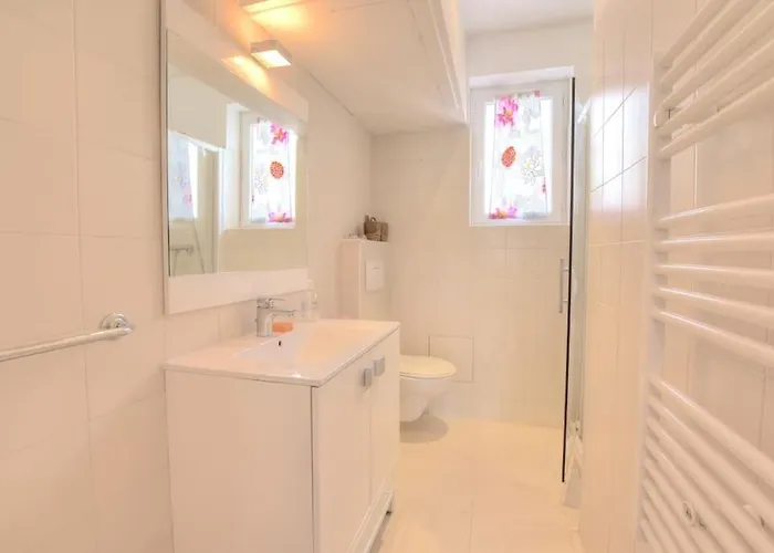 4 - Cosy Old Antibes