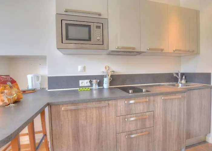 4 - Cosy Old Antibes